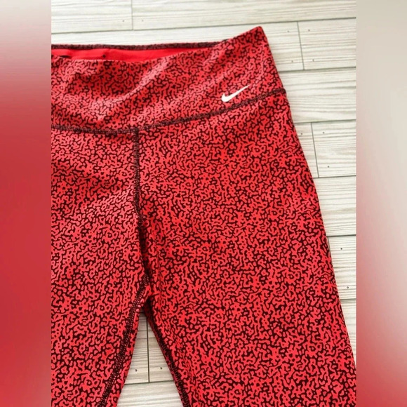 Nike | Legend Dri-Fit Capri Pant Leggings - Size S - Picture 3 of 4